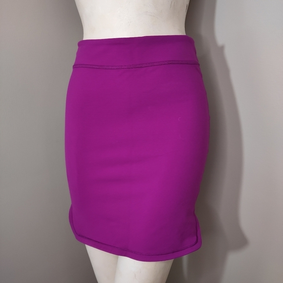 Lululemon City skirt Regal Plum Sz 4 Hi-Lo - Picture 2 of 7